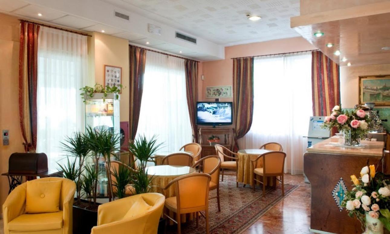 Hotel Kennedy Римини Экстерьер фото